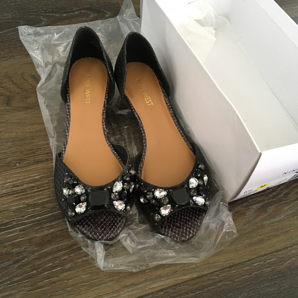 Brand New Nine West woman crystal shoe 6.5
